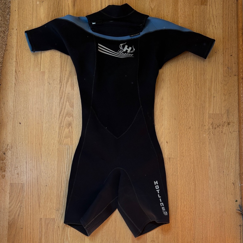 Hotline Black and Blue W8 Shorty Wetsuit with chest zip.